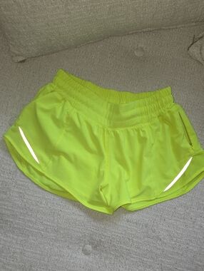 LULULEMON HOTTY HOT HOT SHORTS NEON SIZE 2